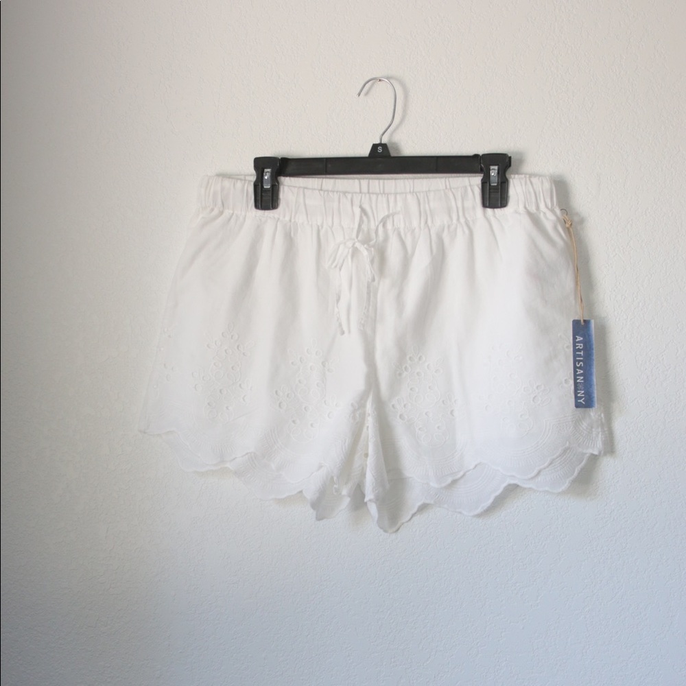 NWT Artisan NY White Lace-like Shorts Sz: L - Picture 1 of 4
